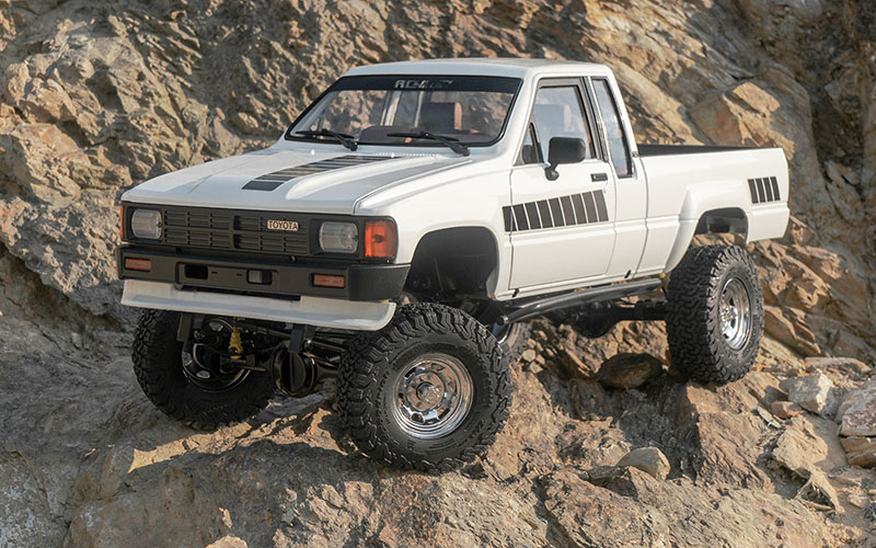 RC4WD Trail Finder 2 ''LWB'' RTR w/ 1987 Toyota XtraCab Hard Body Set